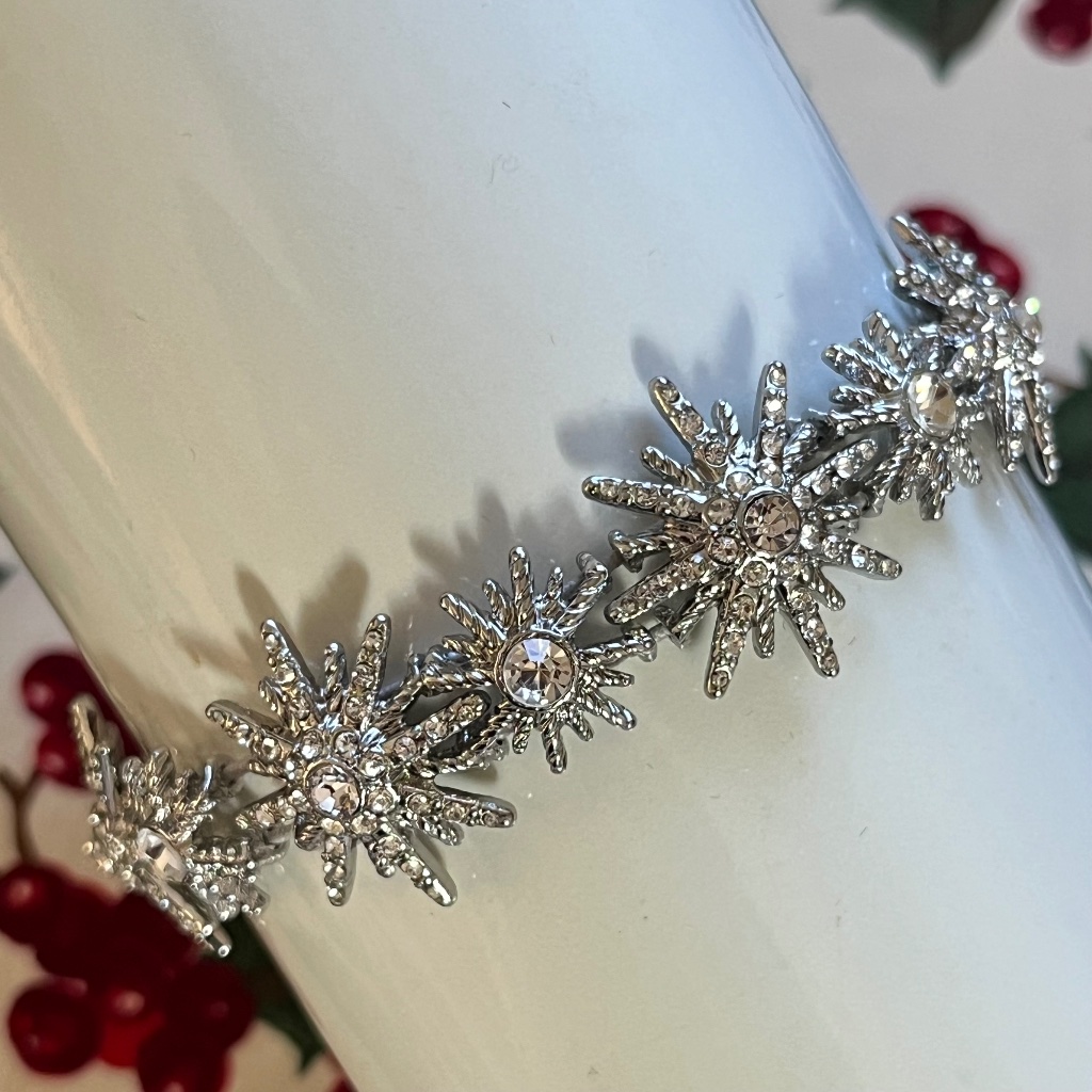 Monet Glistening Snowflake Stretch Bracelet